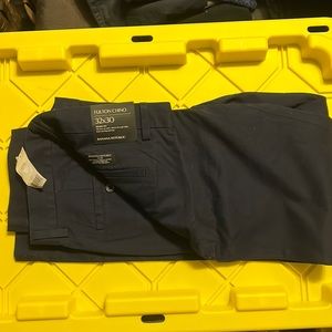Banana Republic Fulton Skinny navy blue chino. 32x30. Brand new all cotton.